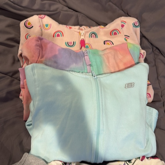 15 piece lot. Size 4-5. All tops - Picture 4 of 4